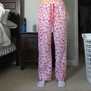 victoria secret kiss print pants